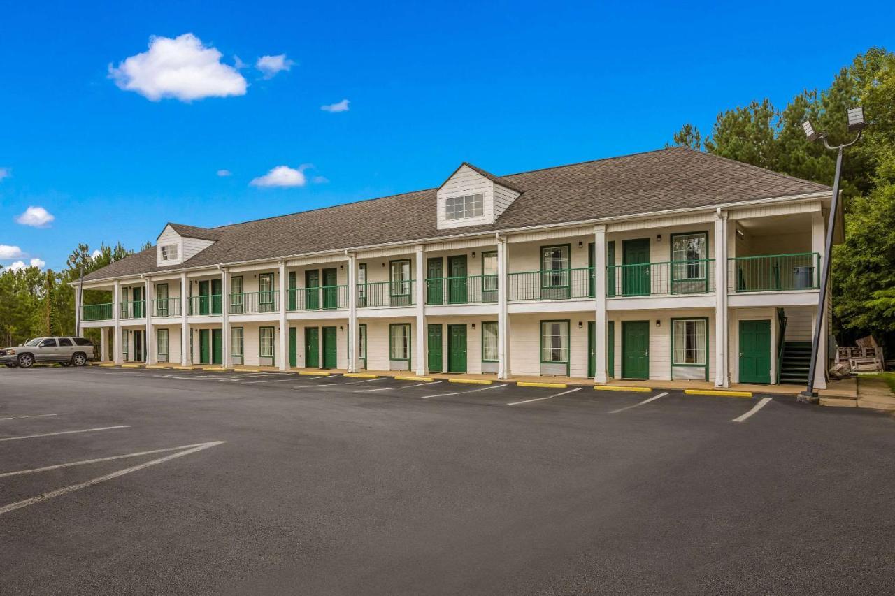 Quality Inn & Suites Near Lake Oconee Turnwold Exterior photo