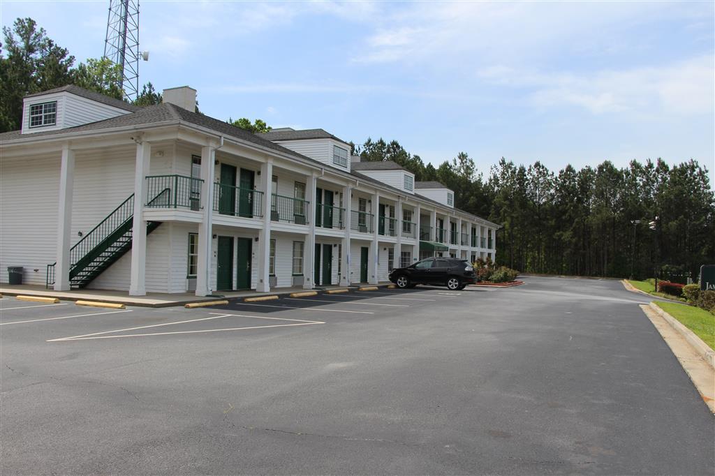 Quality Inn & Suites Near Lake Oconee Turnwold Exterior photo