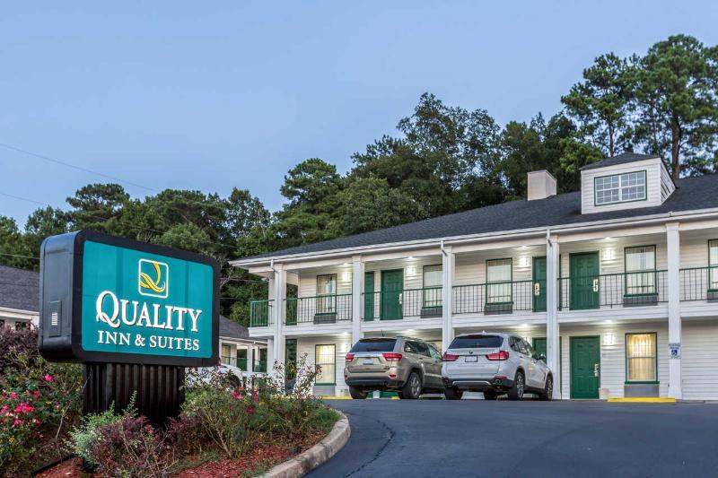 Quality Inn & Suites Near Lake Oconee Turnwold Exterior photo